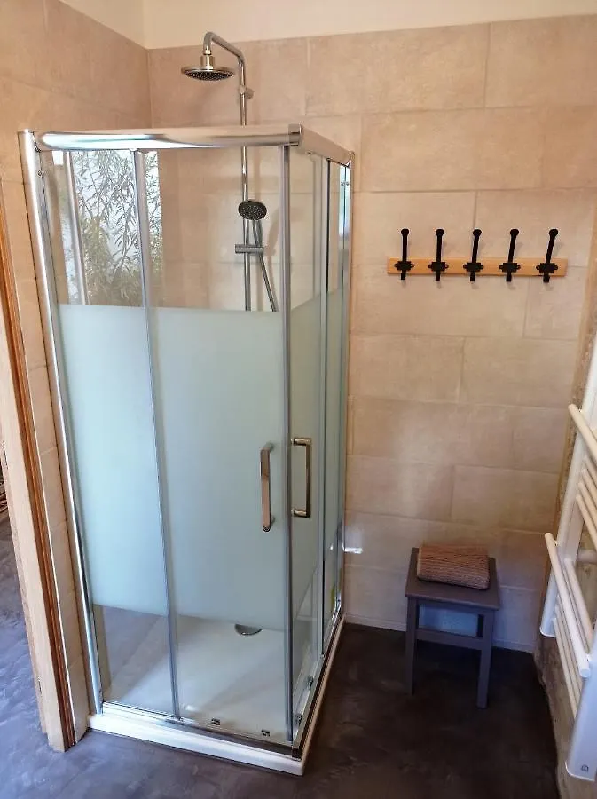 Chambre Independante Centre Village Eyragues Guest house